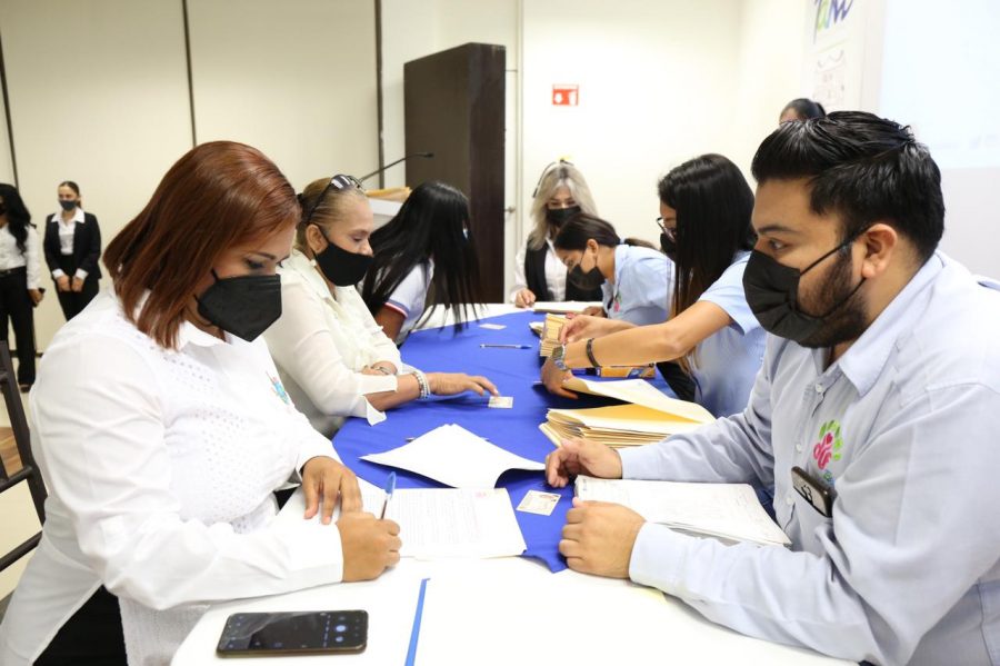 DIF-033-2021.-Entrega DIF Tamaulipas apoyos alimentarios a niña (4)