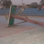 Dos adolescentes mueren por caída de postes de baloncesto